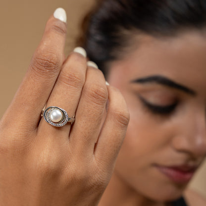 Halo Swirl Pearl Ring