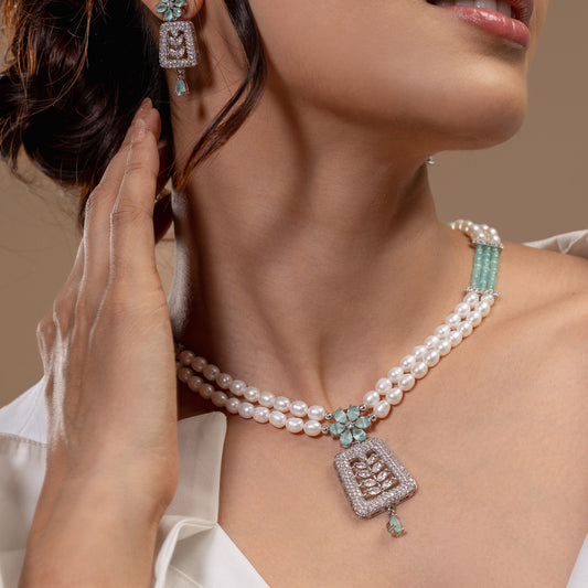 Green Stone Pearl Pendant Necklace